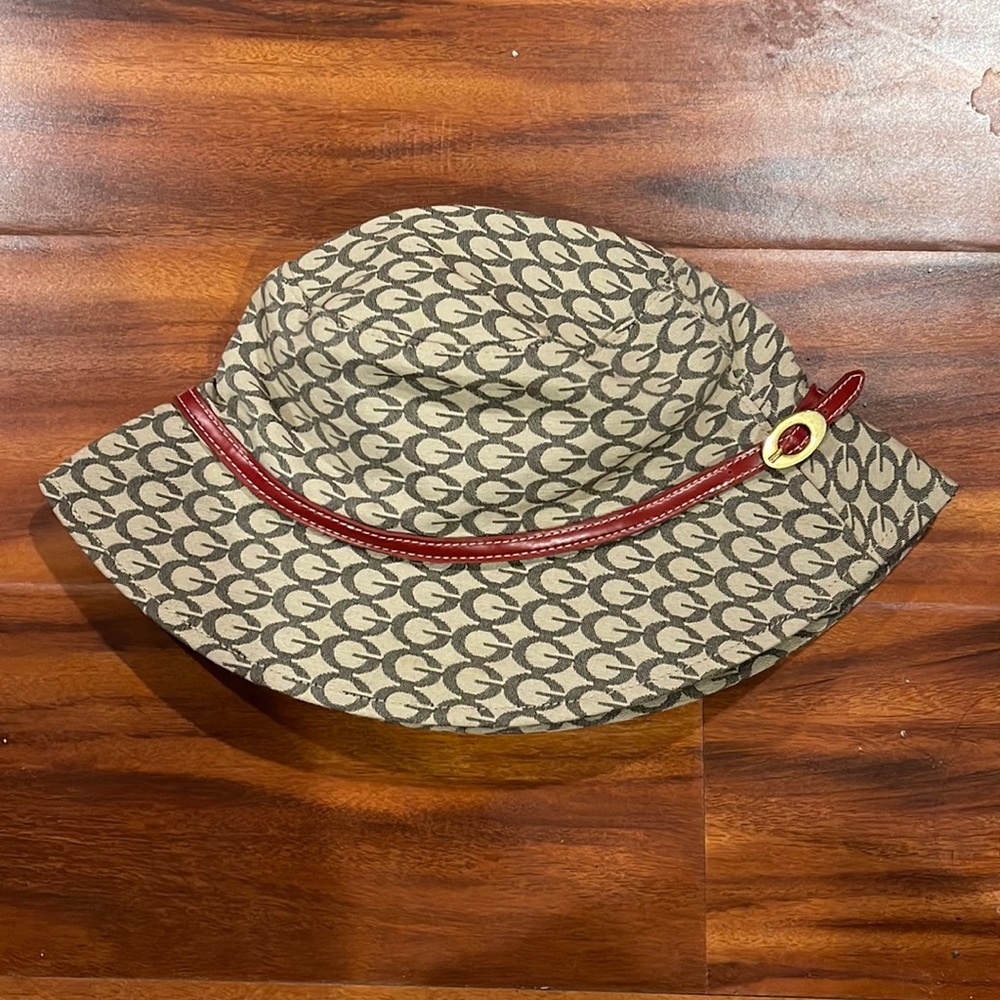 Y2K Guess printed bucket hat